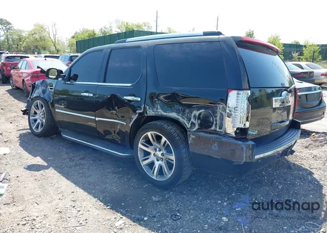 2013 Cadillac Escalade Standard z USA, uszkodzony, nr VIN 1GYS4AEF0DR315828
